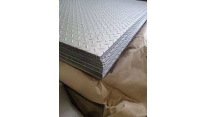 лист нержавеющий рифленый чечевица 1,5 мм AISI 430 купить в Волгограде