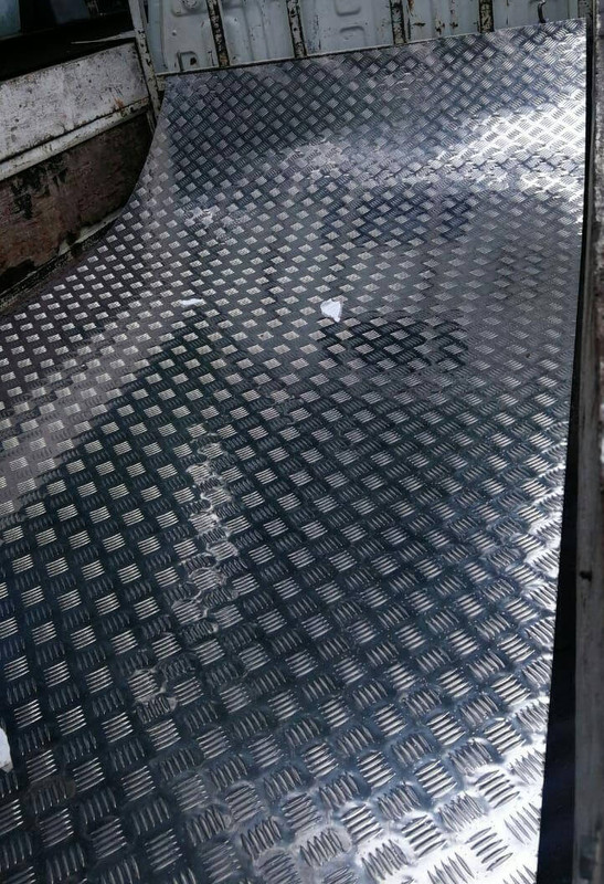 Лист нержавеющий рифленый квинтет 1,5x1500x3000 мм AISI 430 DIN 50049-1992 фото